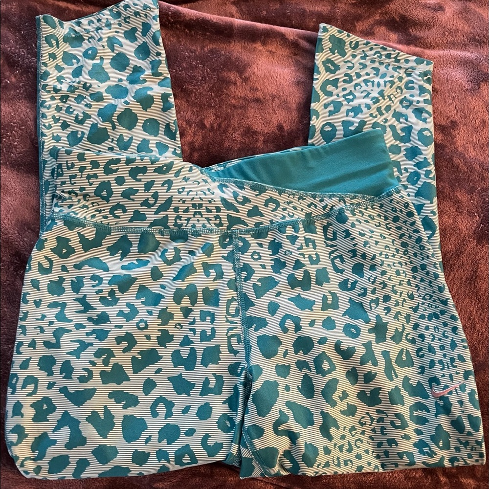 Nike mid-calf length leggings